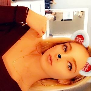 Meet your Posher, Chloe